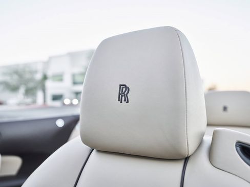 Used 2017 Rolls-Royce Dawn image 43