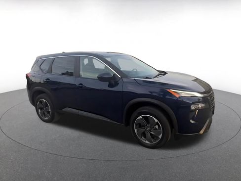 Used 2025 Nissan Rogue SV image 2