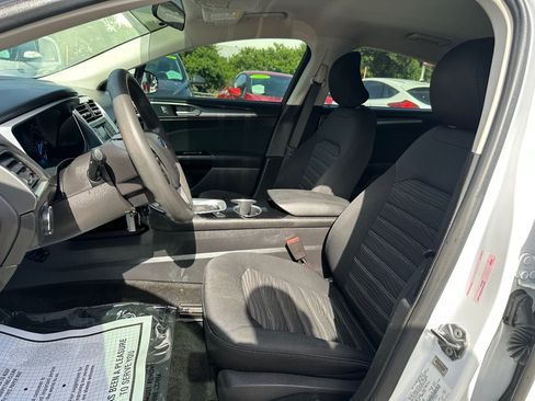 Used 2016 Ford Fusion SE FWD image 10