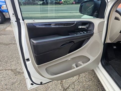 Used 2011 Chrysler Town & Country Limited FWD image 26