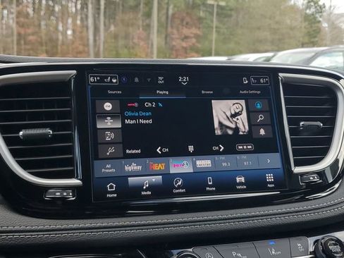 New 2026 Chrysler Pacifica Select image 27