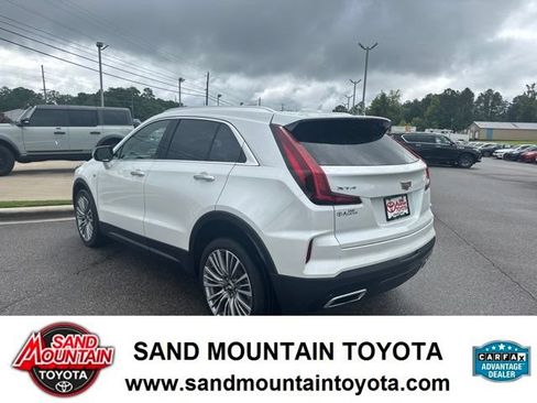 Used 2024 Cadillac XT4 Premium Luxury w/ Cold Weather Package FWD image 5