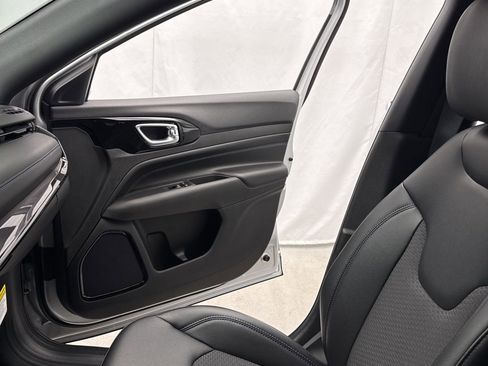 New 2026 Jeep Compass Latitude AWD/4WD image 22