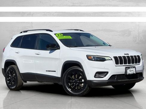Used 2023 Jeep Cherokee Altitude Lux image 2