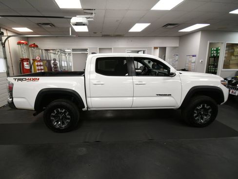 Used 2023 Toyota Tacoma TRD Off-Road AWD/4WD image 8