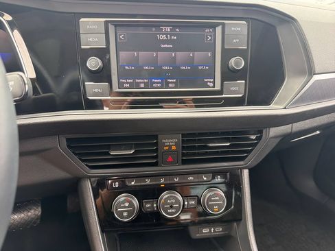 Certified 2024 Volkswagen Jetta SE w/ Panoramic Sunroof Package FWD image 15