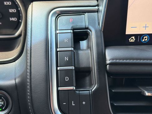 Used 2021 Chevrolet Suburban Z71 w/ Z71 Off-Road Package image 17