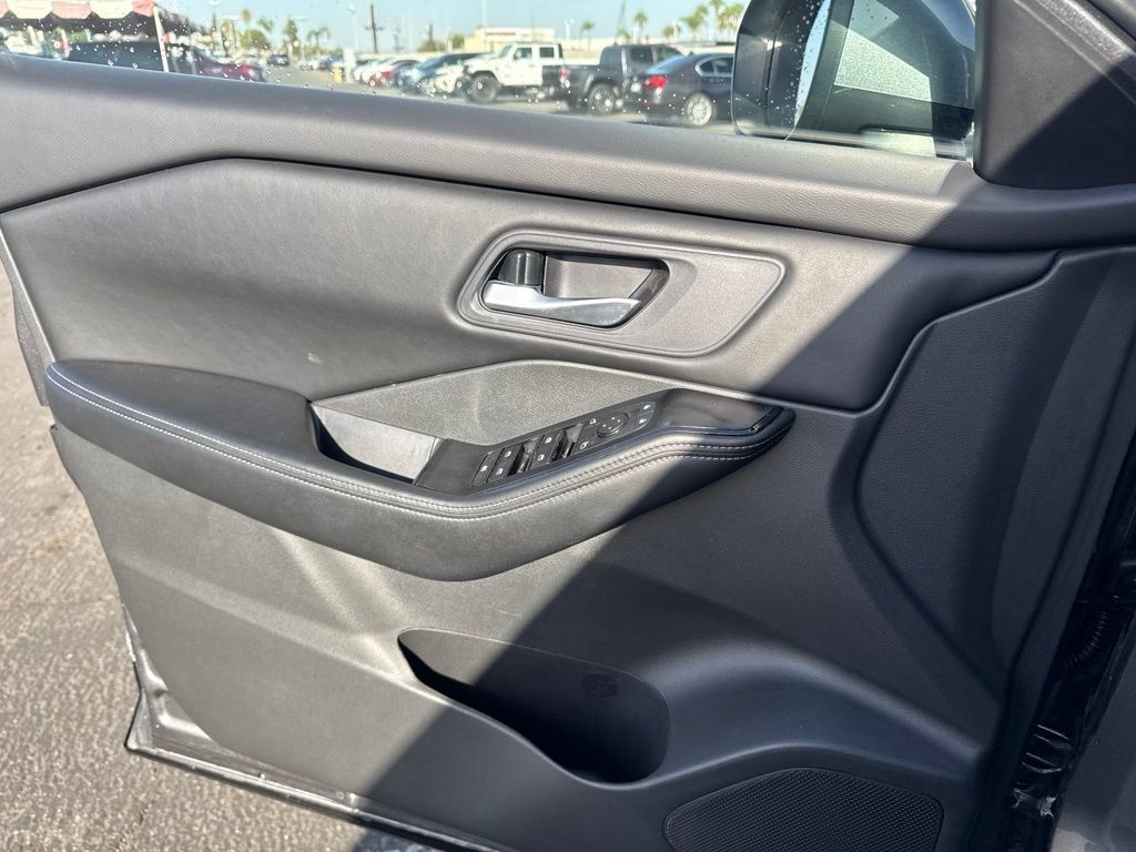 Used 2026 Nissan Rogue SV AWD/4WD image 25