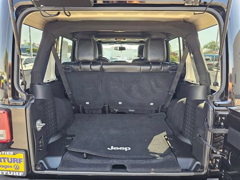 Used 2016 Jeep Wrangler Unlimited Sahara w/ Connectivity Group AWD/4WD image 29