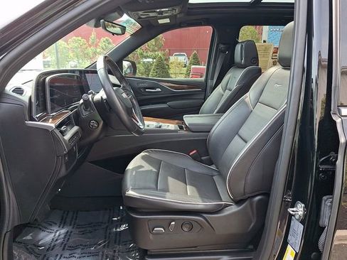 Used 2023 Cadillac Escalade ESV Premium Luxury AWD/4WD image 17