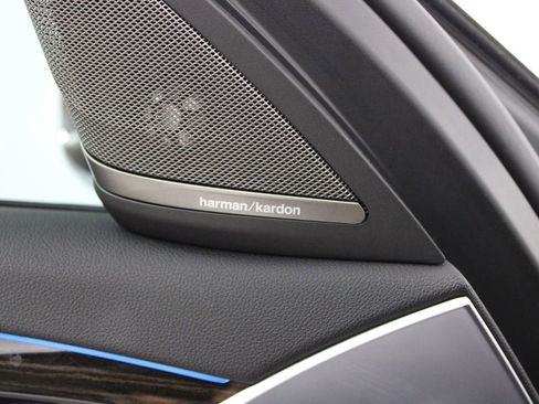 Used 2023 BMW 530e w/ M Sport Package image 19