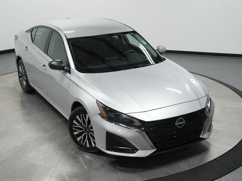 Used 2024 Nissan Altima 2.5 SV image 34