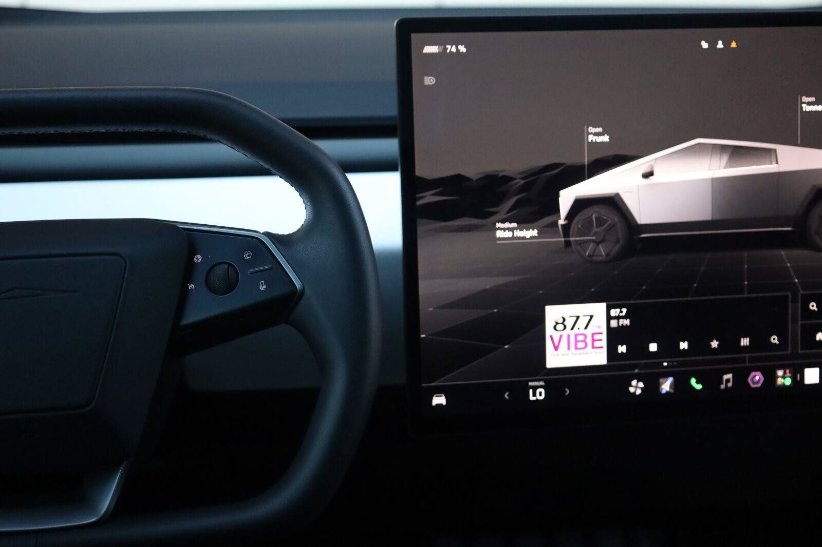 Used 2024 Tesla Cybertruck AWD Crew Cab image 35