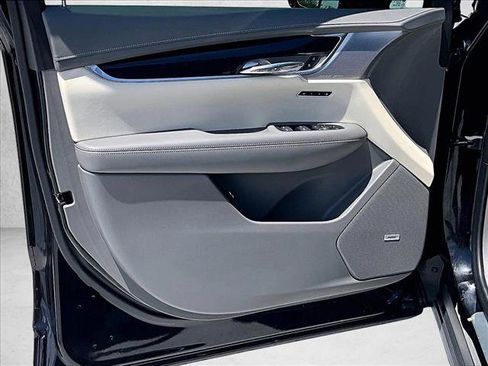 Certified 2025 Cadillac XT6 Premium Luxury w/ Technology Package FWD image 18