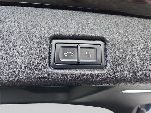 Certified 2025 Audi Q5 Premium w/ Convenience Package image 25