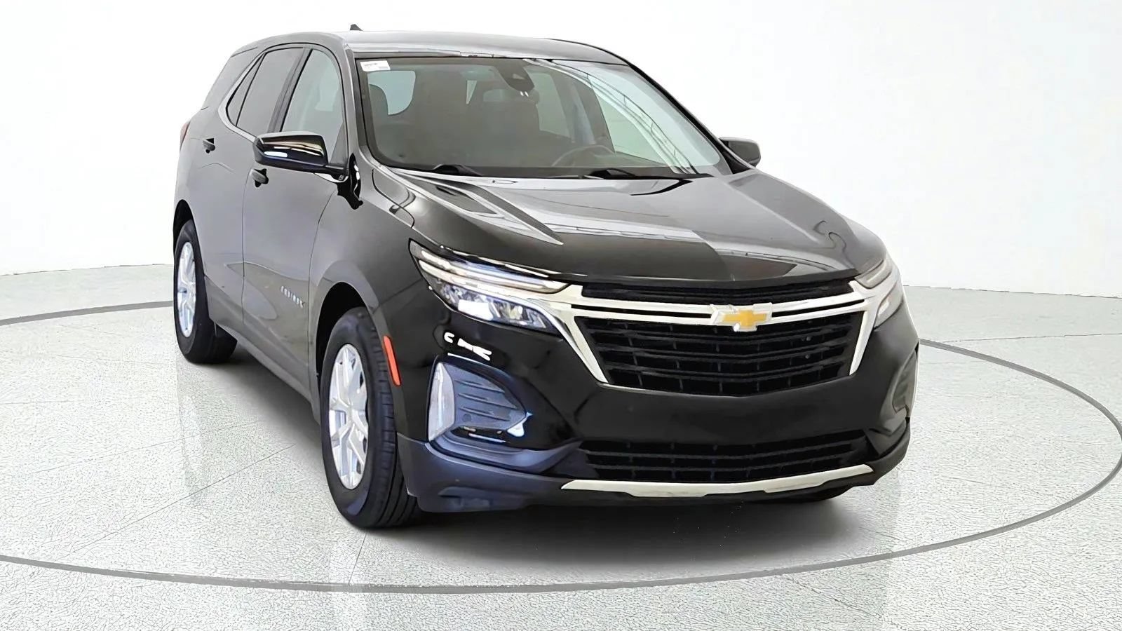 Used 2023 Chevrolet Equinox LT FWD image 2