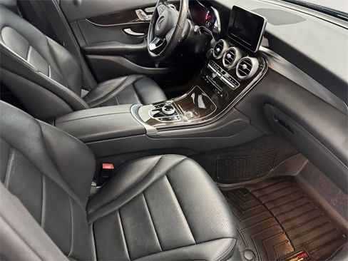 Used 2017 Mercedes-Benz GLC 300 4MATIC image 4