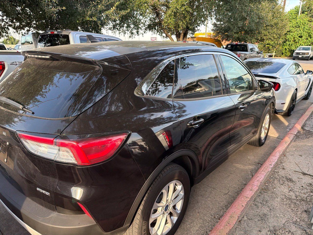 Used 2021 Ford Escape SE AWD/4WD image 3