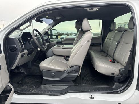 Used 2022 Ford F350 XL w/ Power Equipment Group image 9