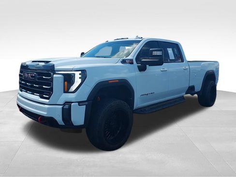 Used 2024 GMC Sierra 2500 AT4 w/ Technology Package AWD/4WD image 4