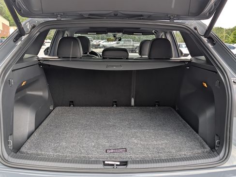 Used 2023 Volkswagen Atlas Cross Sport SE w/ Panoramic Sunroof Package FWD image 19
