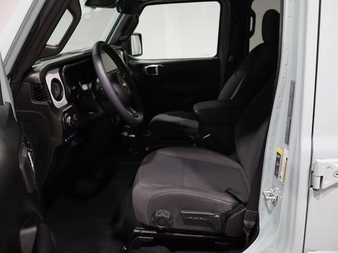 Used 2024 Jeep Wrangler Unlimited w/ Convenience Group image 10