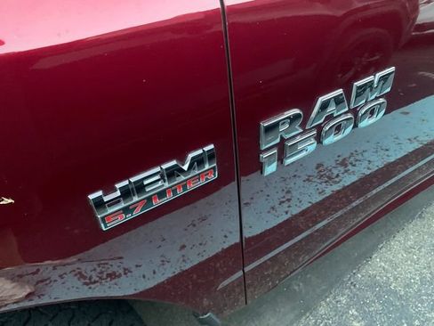 Used 2017 RAM 1500 Express AWD/4WD image 3