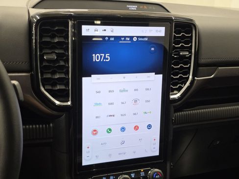 Used 2025 Ford Ranger Lariat w/ Black Appearance Package AWD/4WD image 35