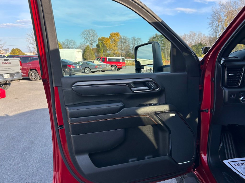 Used 2025 GMC Sierra 2500 AT4 w/ AT4 Premium Plus Package AWD/4WD image 18