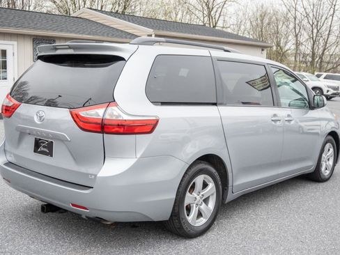 Used 2017 Toyota Sienna LE image 9
