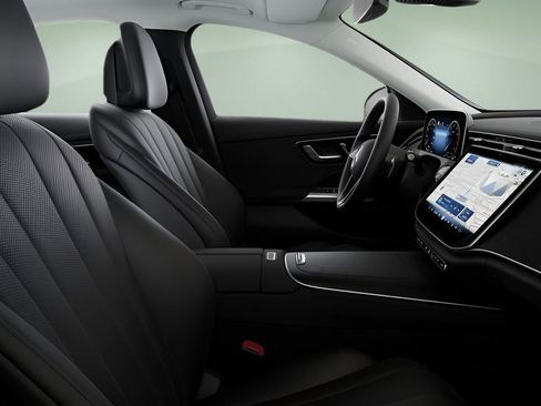 Used 2025 Mercedes-Benz E 350 Sedan image 39