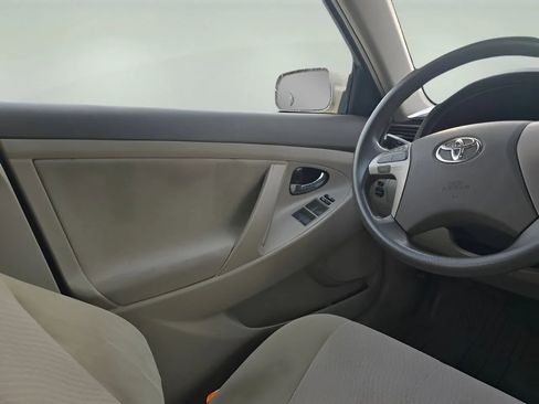 Used 2010 Toyota Camry LE image 14