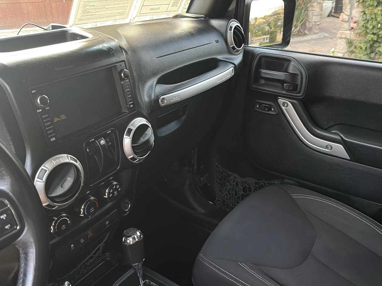 Used 2015 Jeep Wrangler Sahara w/ Connectivity Group AWD/4WD image 8