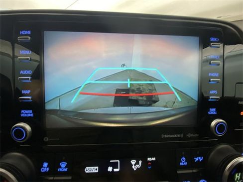 Used 2022 Toyota Highlander XLE image 17