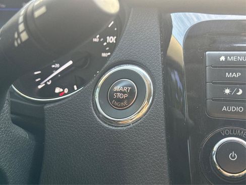 Used 2018 Nissan Rogue SL FWD image 23