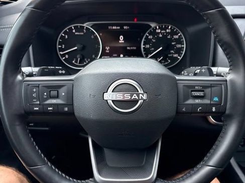 Used 2025 Nissan Rogue SV AWD/4WD image 8