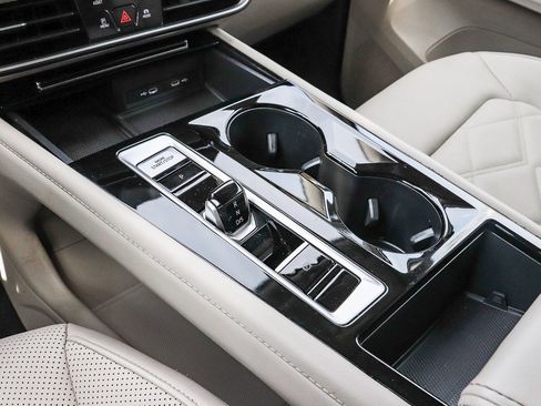 Used 2024 Volkswagen Atlas SE w/ Black Wheel Package image 22