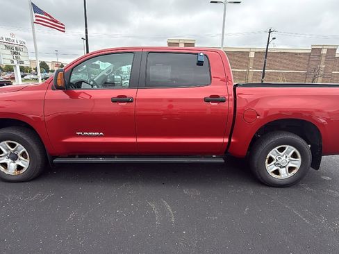 Used 2012 Toyota Tundra 4x4 CrewMax w/ Tow Pkg image 4