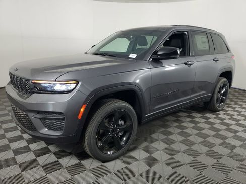 New 2025 Jeep Grand Cherokee Altitude image 7