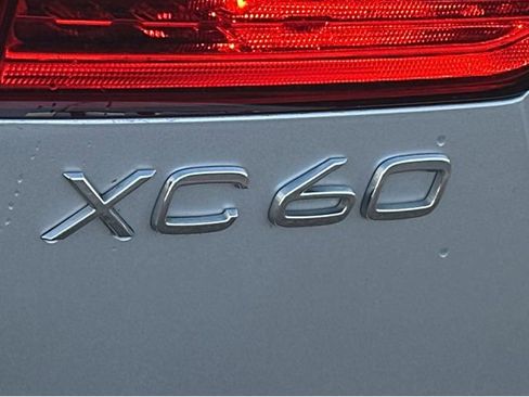 Used 2019 Volvo XC60 T6 Inscription w/ Protection Package Premier image 9