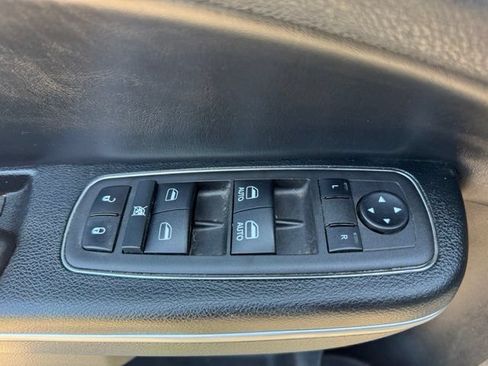 Used 2022 Chrysler 300 Touring w/ Sport Appearance Package RWD image 8