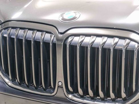 Used 2022 BMW X7 xDrive40i w/ M Sport Package AWD/4WD image 13
