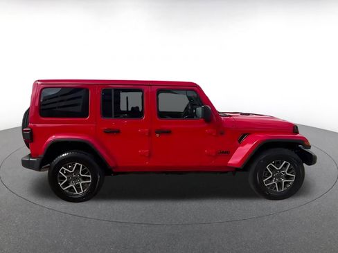 Used 2025 Jeep Wrangler Sahara image 14