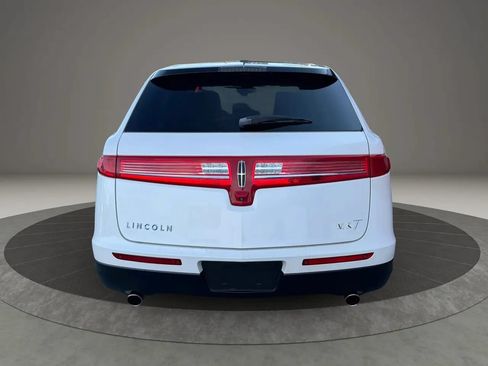 Used 2019 Lincoln MKT AWD image 5