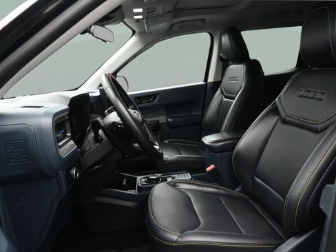Used 2025 Ford Maverick Lobo AWD/4WD image 17