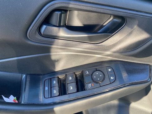 Used 2024 Nissan Rogue S image 11