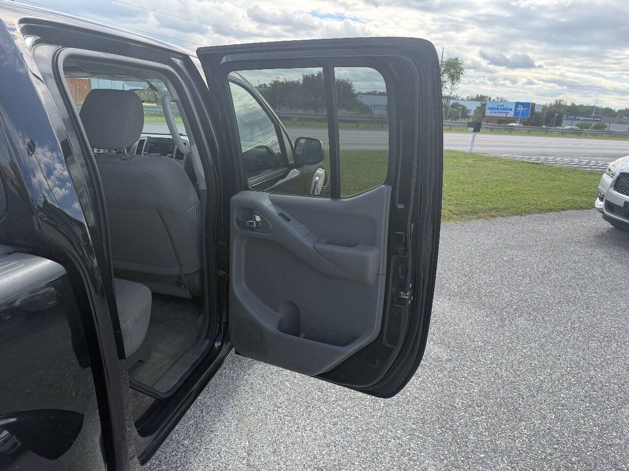 Used 2018 Nissan Frontier SV AWD/4WD image 24