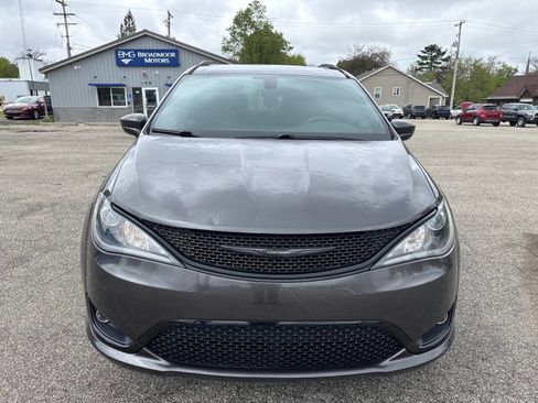 Used 2018 Chrysler Pacifica Touring-L Plus FWD image 8