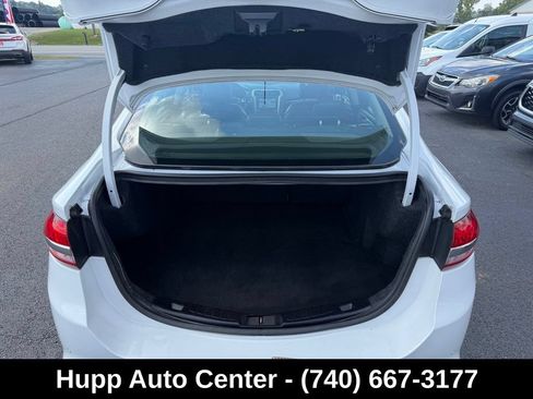 Used 2018 Ford Fusion SE w/ Fusion SE Technology Package FWD image 17