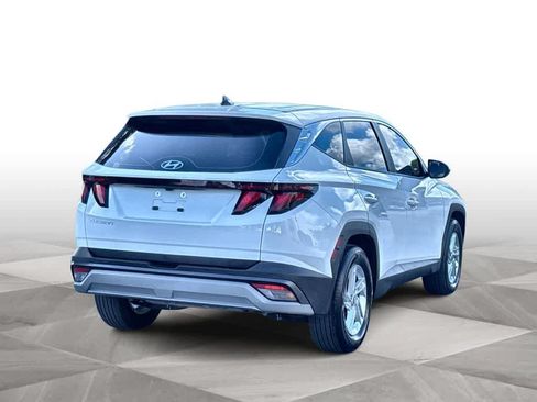 Used 2025 Hyundai Tucson SE FWD image 7